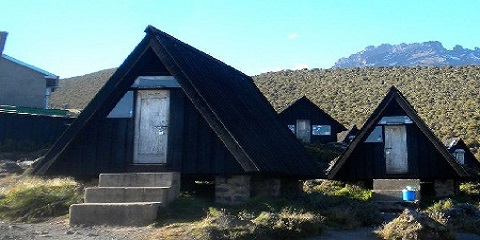 4 ڏينهن گروپ لگزري ڪليمنجارو چڙهڻ مارانگو رستي تانزانيا ۾ موشي کان (2026 - 2027)