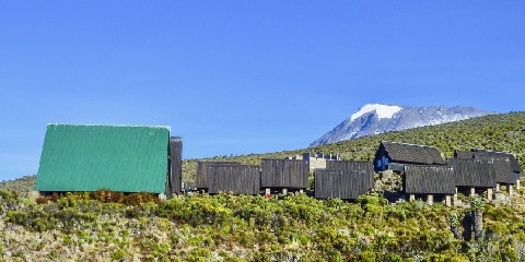 5 ڏينهن گروپ وچين رينج ڪليمانجارو چڙهڻ مارانگو روٽ ذريعي دارالسلام، تنزانيا کان (2026 - 2027)