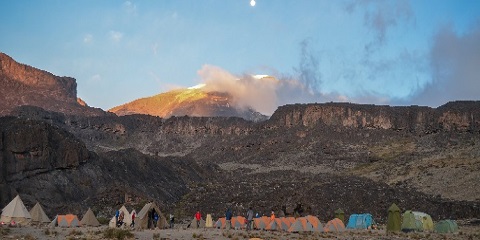 Pendakian Kilimanjaro Kelas Menengah Grup 10 Hari melalui Rute Sirkuit Utara dari Arusha di Tanzania (2026 - 2027)
