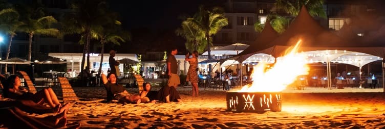 પાજેમાં સ્થાનિક ડ્રમિંગ અને ડાન્સ નાઇટ