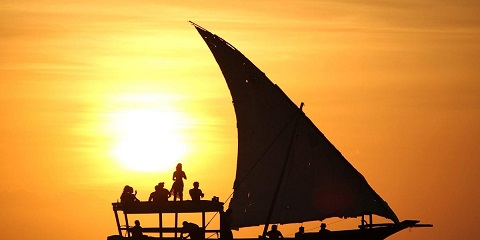 1 eguneko ilunabarrean dhow bela-ibilaldi pribatua Jambiani, Zanzibar (2026 - 2027)