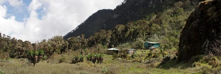 Kitandara Huts – Guy Yeoman Huts (3,621 m)