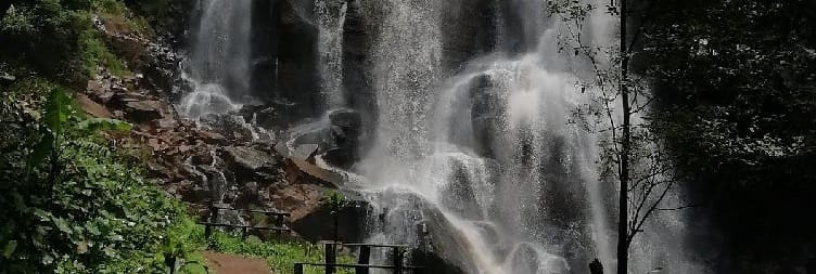 פּריוואַט קיסאַסאַ וואַטערפאַלל יאַזדע