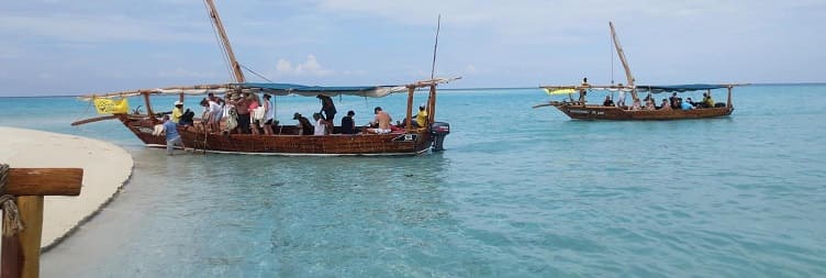 Bwejuu ನಲ್ಲಿ ಸ್ಥಳೀಯ ಮೀನುಗಾರರೊಂದಿಗೆ ಮೀನುಗಾರಿಕೆ