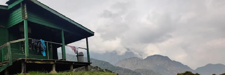 Nyabitaba Hut ( 2.652 m) - John Matte Hut (3.414 m)