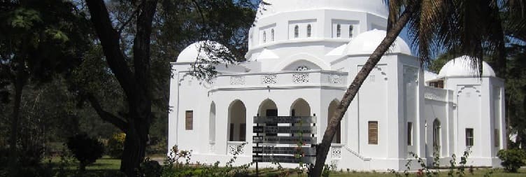 اسٹون ٹاؤن میں پیس میموریل میوزیم کا دورہ