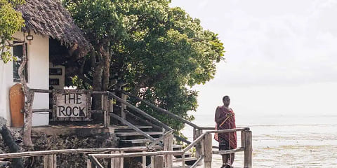 ການເດີນທາງຮ້ານອາຫານ Rock Iconic ເຄິ່ງມື້ຈາກ Stone Town ໃນ Zanzibar (2026 - 2027)