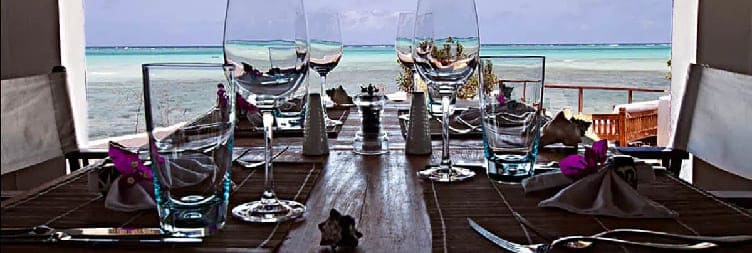 Uroa पासून आयकॉनिक रॉक रेस्टॉरंट ट्रिप