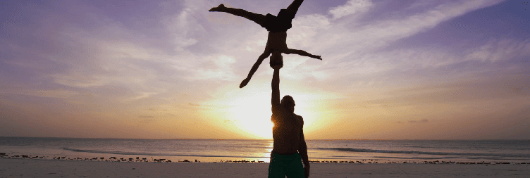 कलाबाजी और कैपोईरा बीच टूर