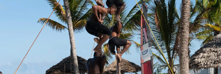 Akrobatik og Capoeira Beach Tour