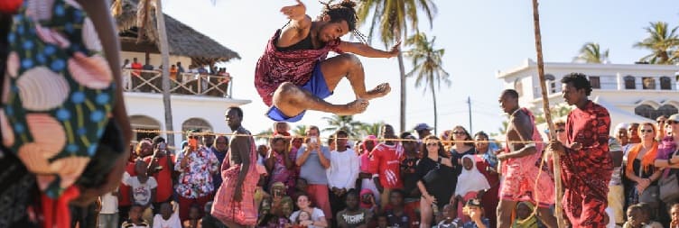 Акробатика и турнеја на плажата Капоира