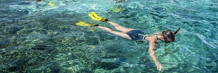 Kushambira Kushanya kuKendwa Beach muKendwa